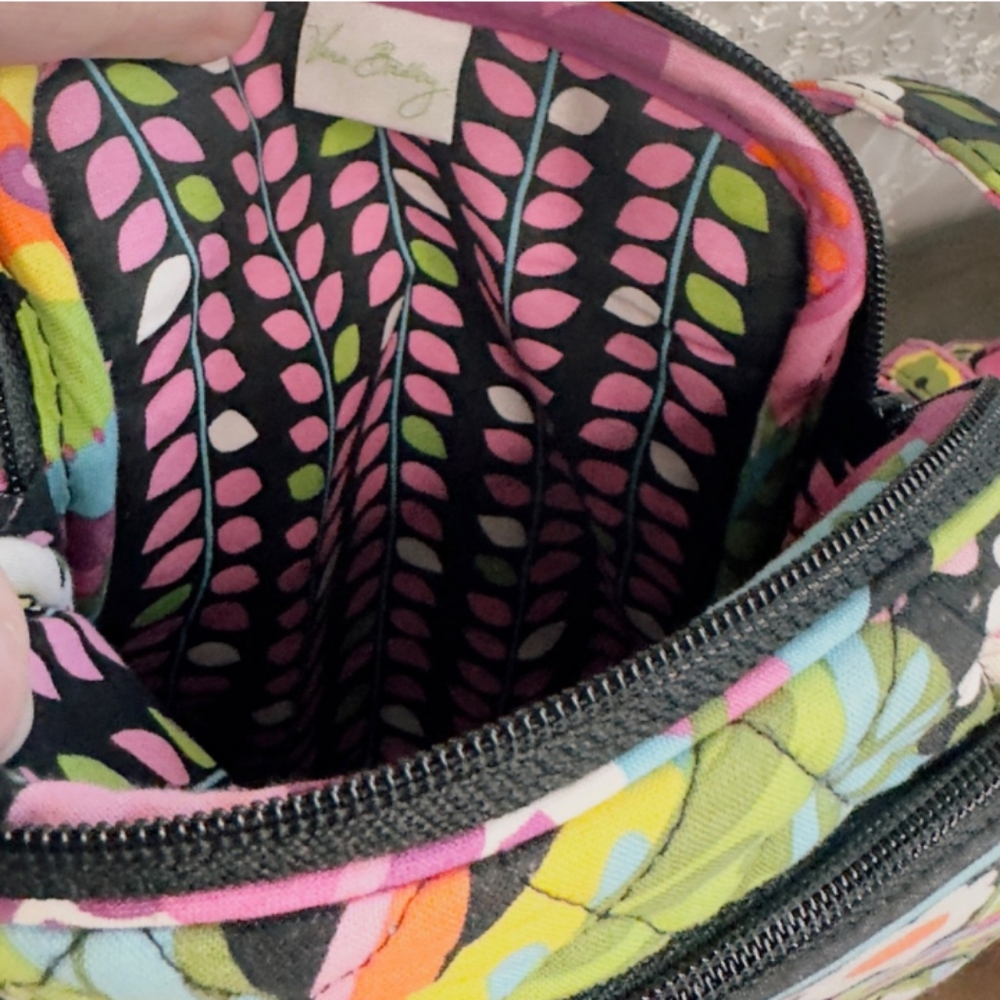 Floral Quilted Vera Bradley Bag Like New - Picture 7 of 7